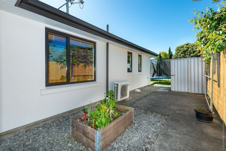 Photo of property in 12 Sheraton Place, Redwood, Christchurch, 8051