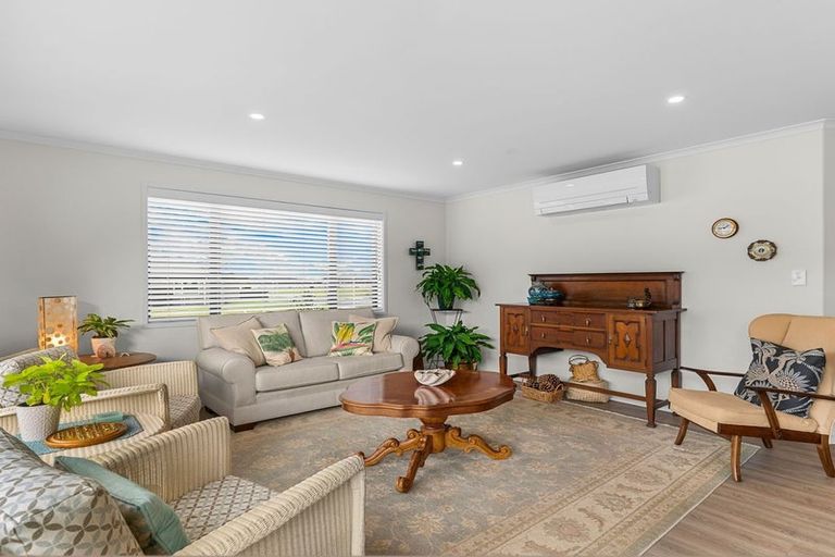 Photo of property in 98 Kaurinui Crescent, One Tree Point, 0118