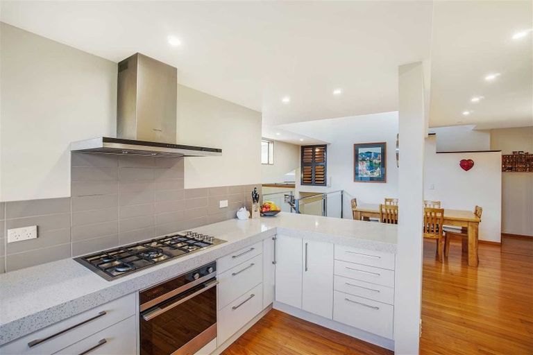 Photo of property in 65 Forrest Hill Road, Milford, Auckland, 0620