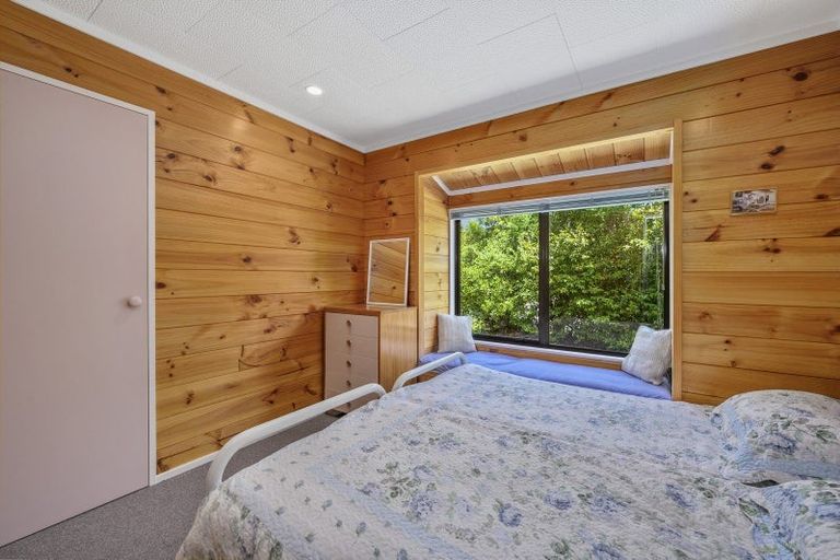 Photo of property in 16 Irwin Place, Kinloch, Taupo, 3377