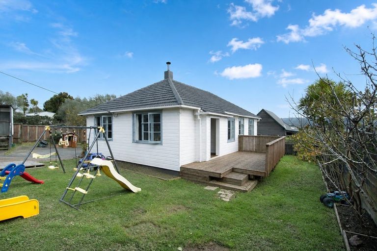 Photo of property in 30 Norcross Avenue, Henderson, Auckland, 0612