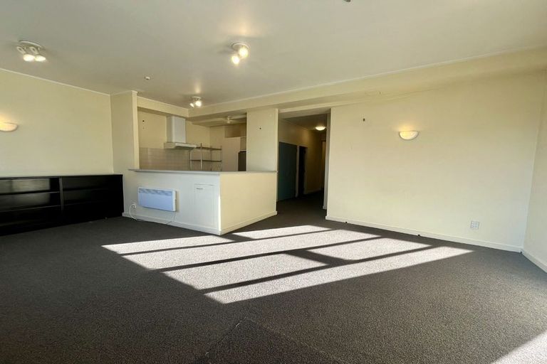 Photo of property in 17 Kent Terrace - Kent Apartments, 3e/16 Kent Terrace, Mount Victoria, Wellington, 6011