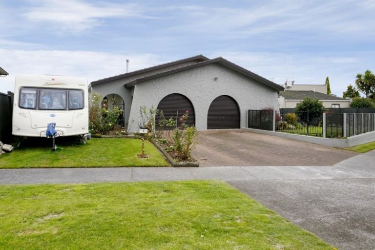 Photo of property in 2 Kew Place, Richmond Heights, Taupo, 3330