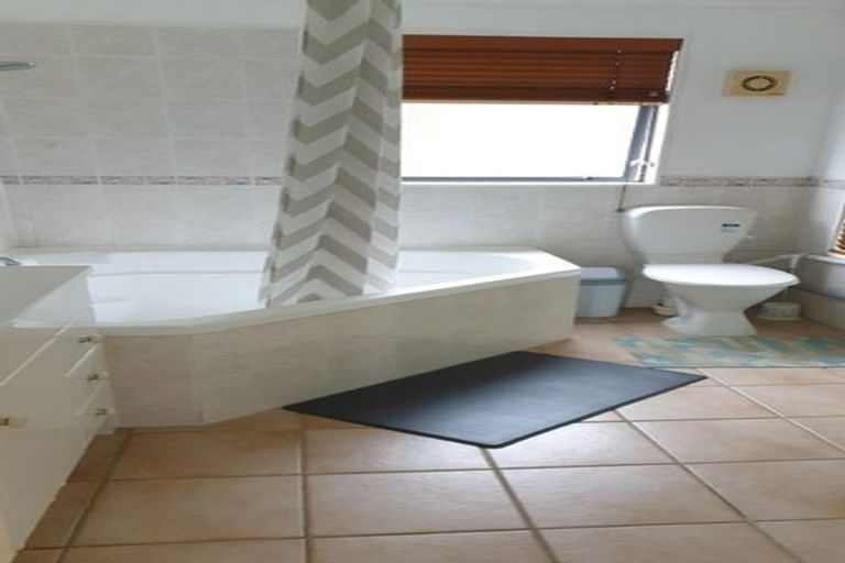 Photo of property in 344 East Coast Road, Sunnynook, Auckland, 0632