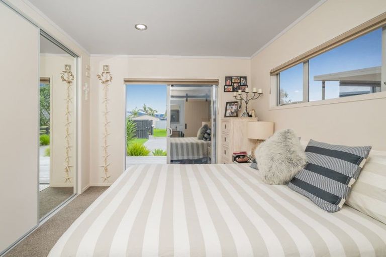 Photo of property in 10 Rena Place, Whitianga, 3510