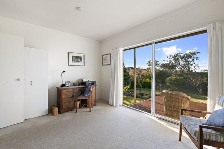 Photo of property in 1/47 Eastcliffe Road, Castor Bay, Auckland, 0620