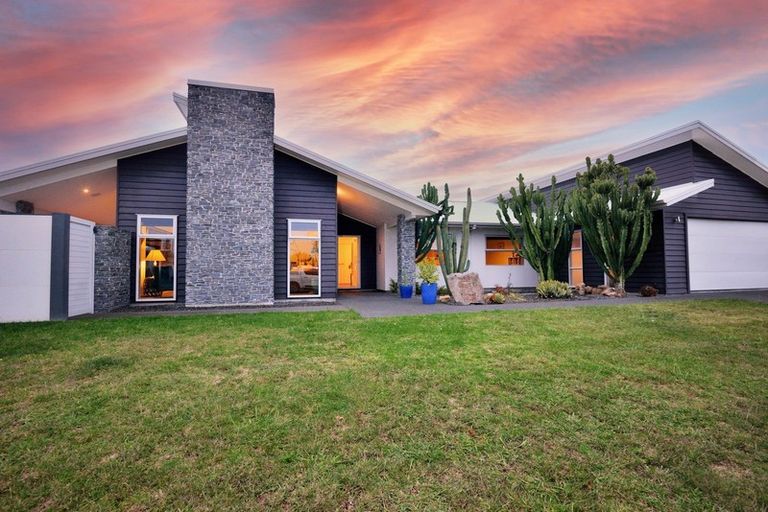 Photo of property in 13 Charteris Rise, Riverdale, Gisborne, 4010