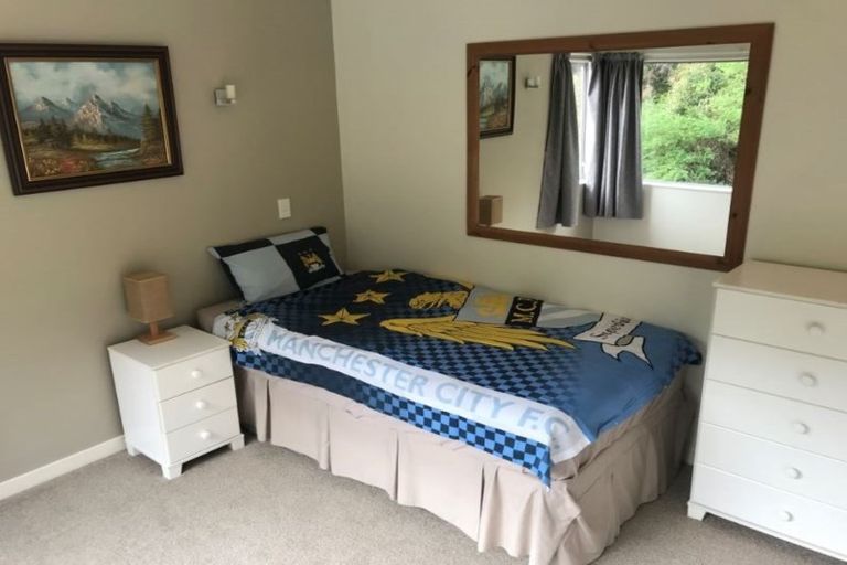 Photo of property in 43 Tiketike Way, Brooklyn, Wellington, 6021