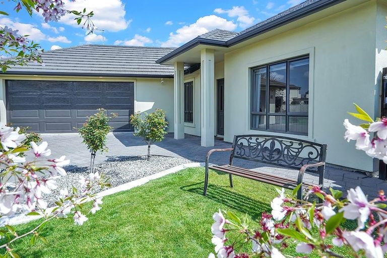 Photo of property in 38 Nielsen Gardens, Rototuna, Hamilton, 3210