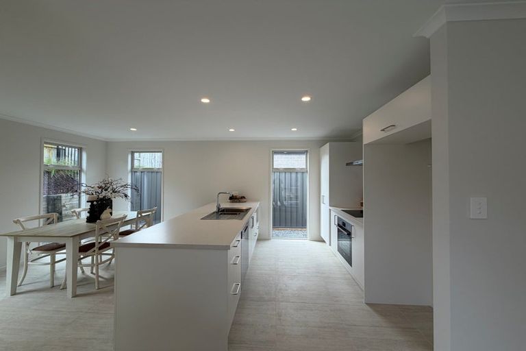 Photo of property in 23 Hammick Crescent, Pyes Pa, 3112