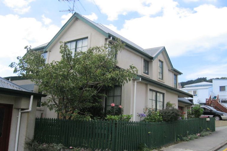 Photo of property in 2a Moir Street, Mount Victoria, Wellington, 6011