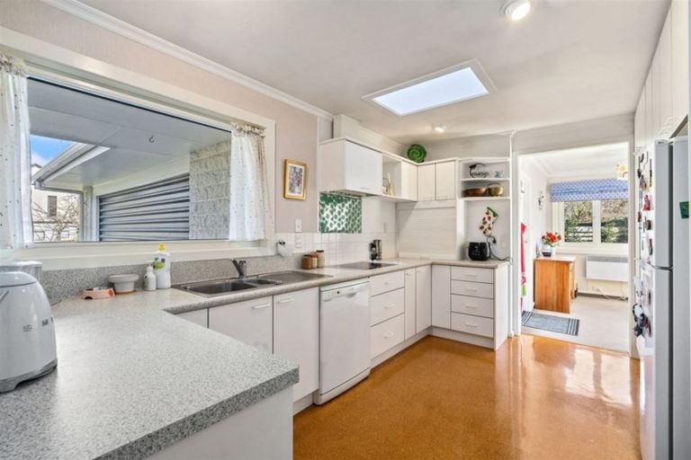 Photo of property in 16 Stormont Place, Avonhead, Christchurch, 8042