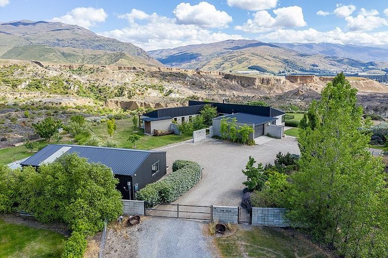 Photo of property in 138 Hall Road, Bannockburn, Cromwell, 9384