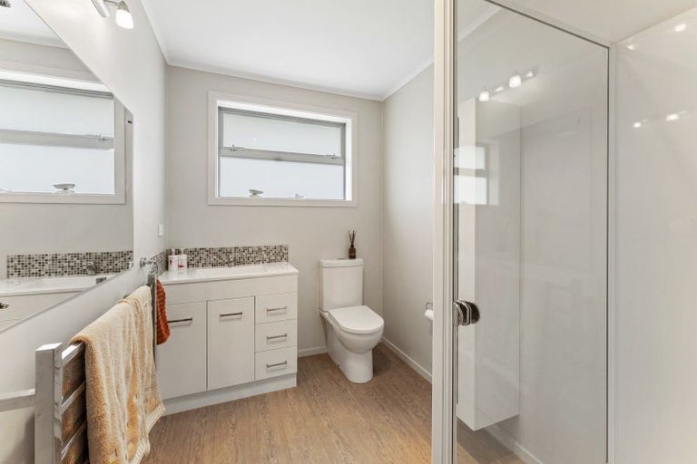 Photo of property in 1/57 Sunbrae Drive, Silverstream, Upper Hutt, 5019