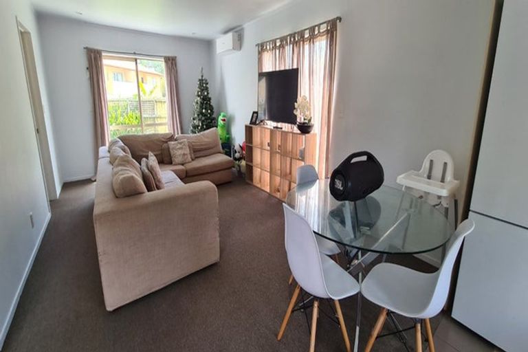 Photo of property in 14 Gina Avenue, Ranui, Auckland, 0612