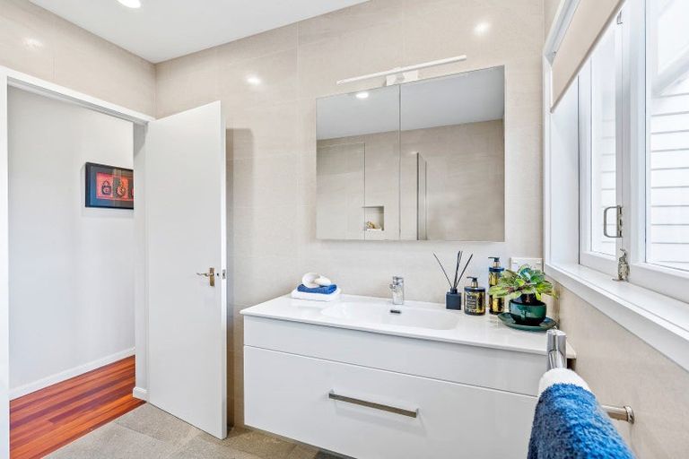 Photo of property in 18 Tizard Road, Birkenhead, Auckland, 0626