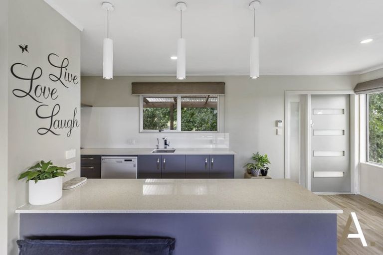 Photo of property in 42 Banyan Drive, Totara Heights, Auckland, 2105