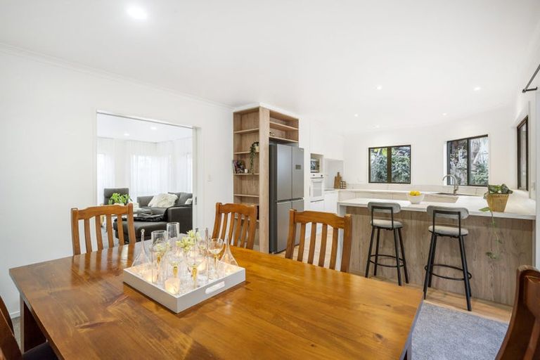 Photo of property in 11 Nottingham Place, Northcross, Auckland, 0630