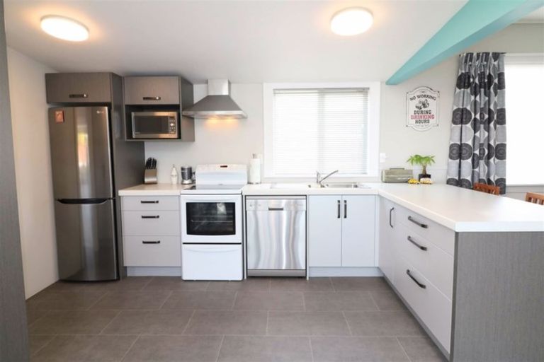 Photo of property in 45 Avenue Road, West End, Timaru, 7910