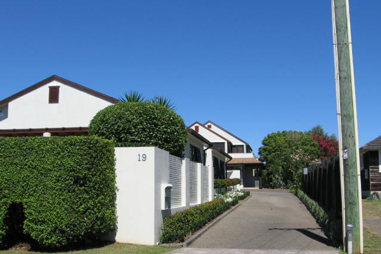 Photo of property in 1/19 Stratford Avenue, Milford, Auckland, 0620