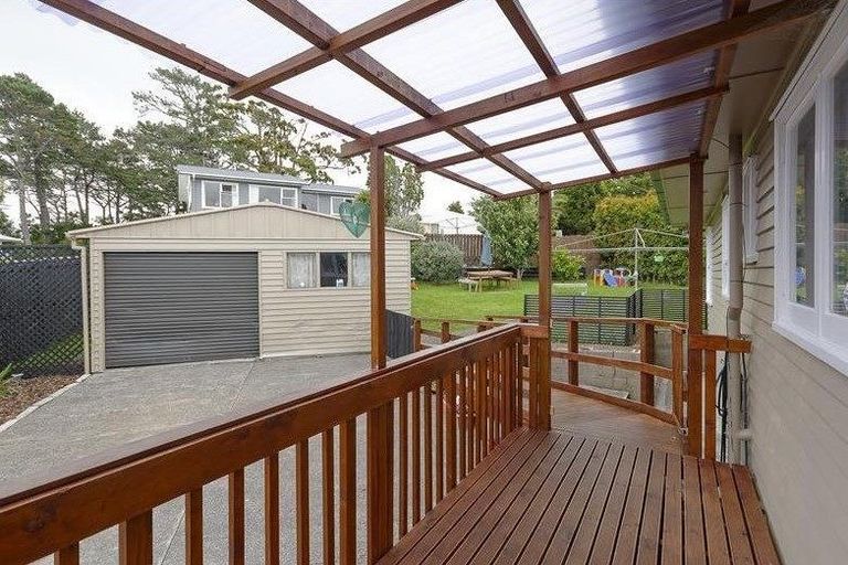 Photo of property in 42 Glendene Avenue, Glendene, Auckland, 0602