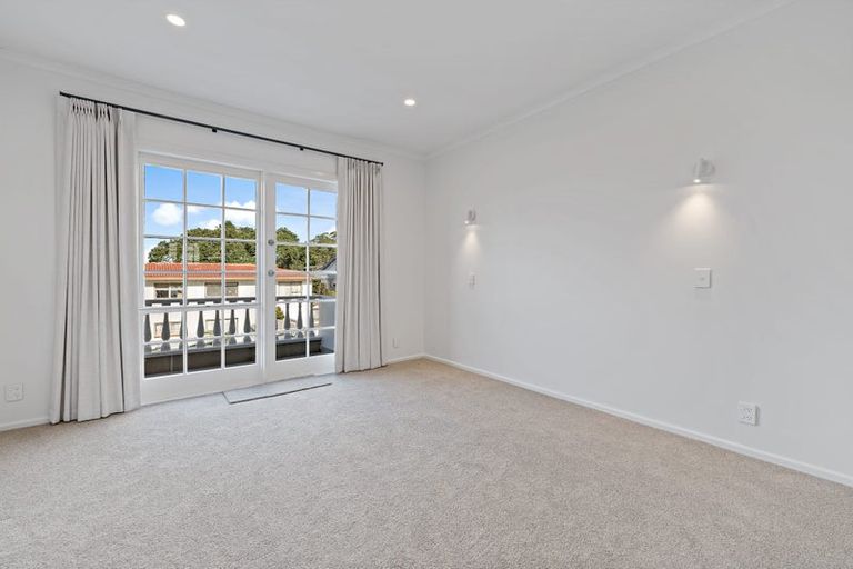 Photo of property in 1/25 James Evans Drive, Northcote, Auckland, 0627