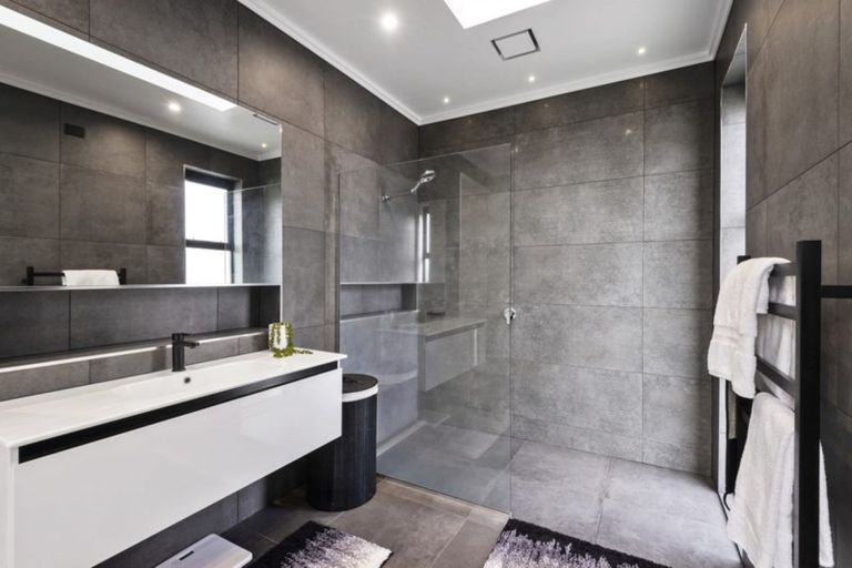 Photo of property in 17 Farrelly Place, Casebrook, Christchurch, 8051