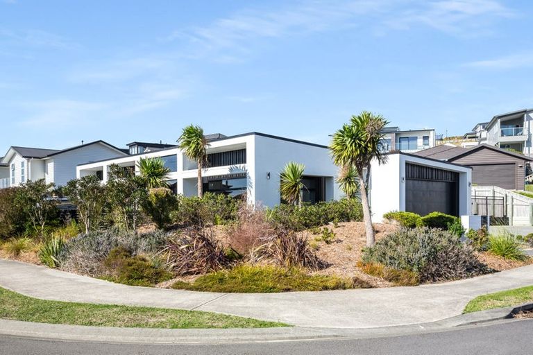 Photo of property in 3 Grace Cove, Aotea, Porirua, 5024