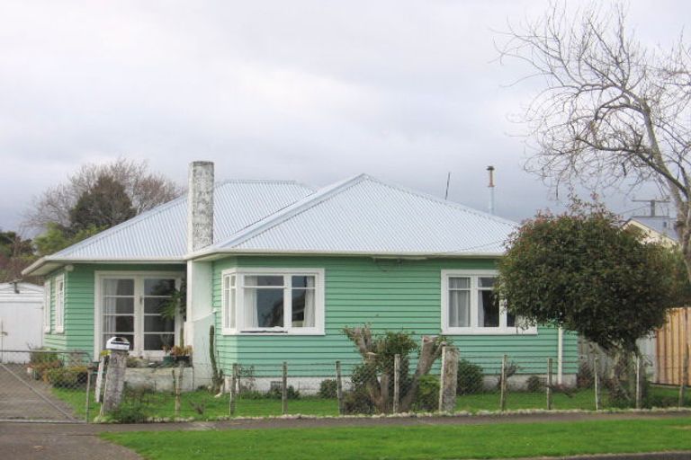 Photo of property in 43 Mckenzie Street, Levin, 5510