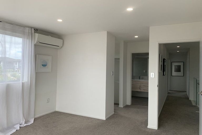 Photo of property in 2 Blackbird Lane, Hobsonville, Auckland, 0616