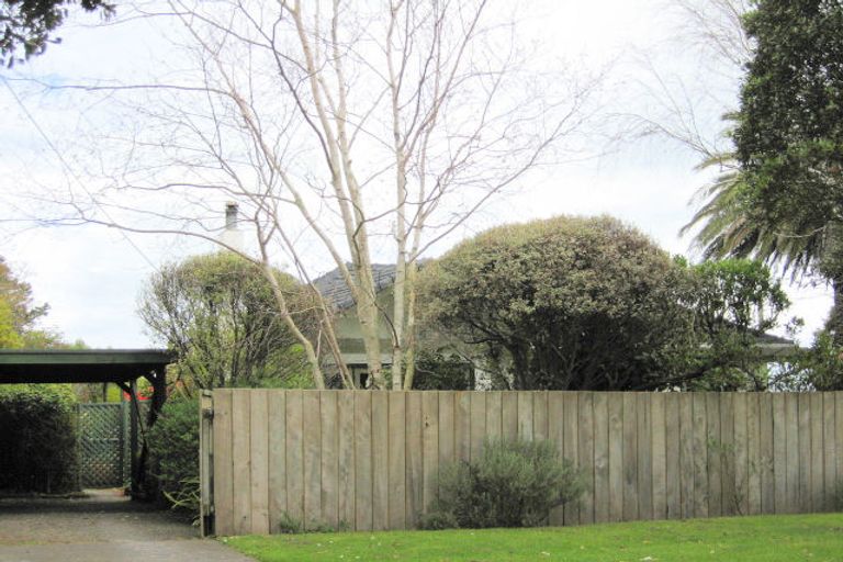Photo of property in 16 Hutchison Crescent, Durie Hill, Whanganui, 4500