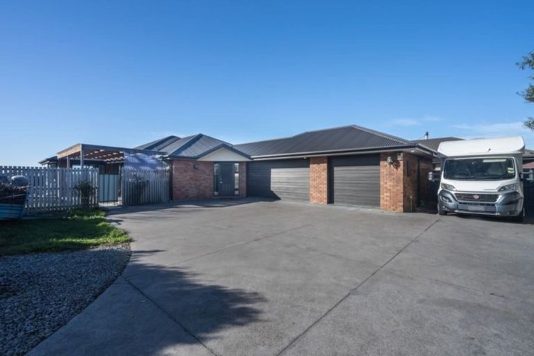 Photo of property in 18 Marlowe Place, Rolleston, 7614