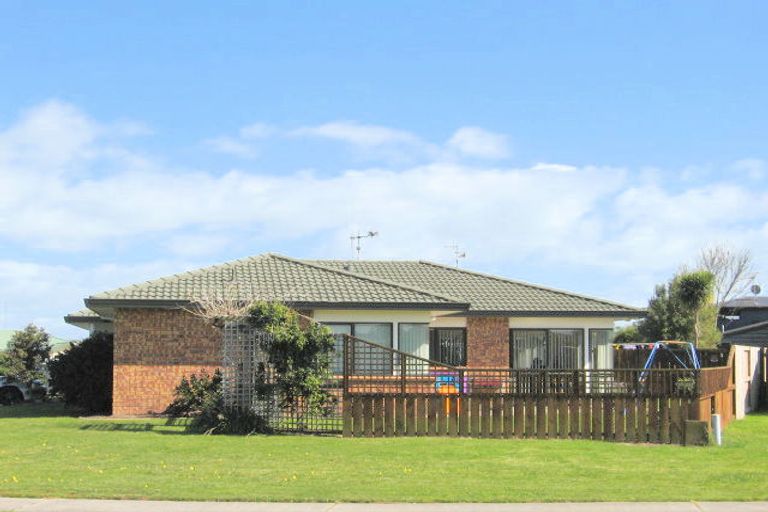 Photo of property in 6 Romana Crescent, Papamoa Beach, Papamoa, 3118