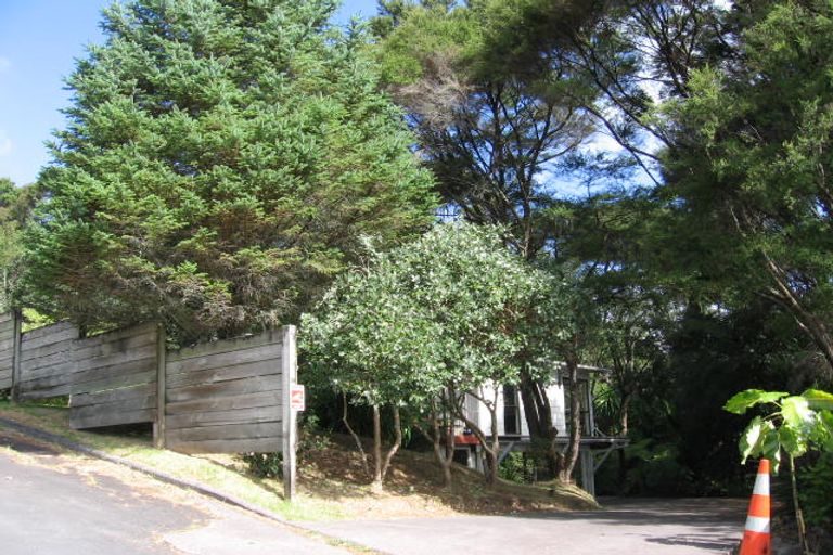 Photo of property in 14 Eugen Place, Bayview, Auckland, 0629