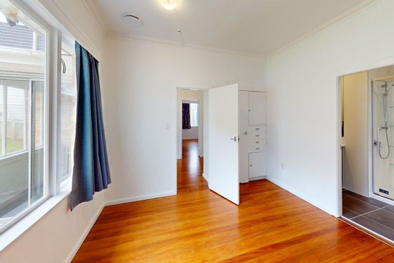 Photo of property in 18 Cavendish Square, Strathmore Park, Wellington, 6022