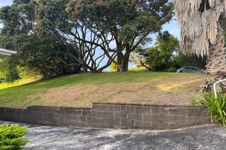 Photo of property in 60-62 Exmouth Road, Northcote, Auckland, 0627