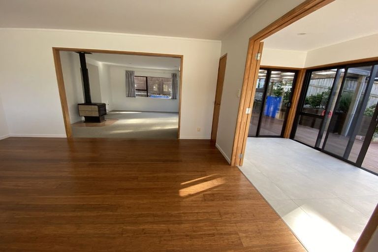Photo of property in 23a Korotaha Terrace, Rothesay Bay, Auckland, 0630