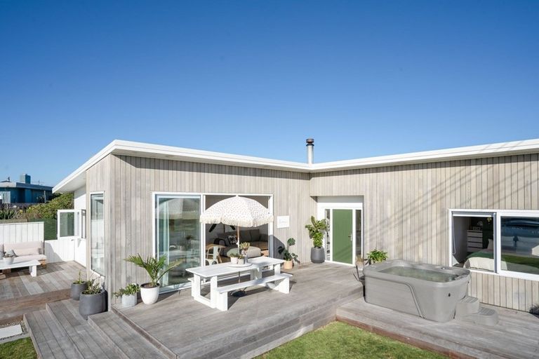 Photo of property in 21 Ocean Beach Street, Foxton Beach, Foxton, 4815