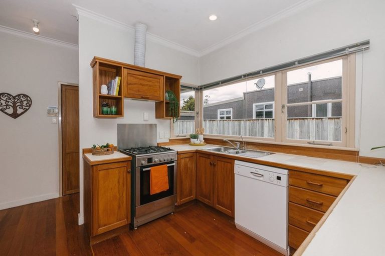 Photo of property in 14 Trent Avenue, Hokowhitu, Palmerston North, 4410