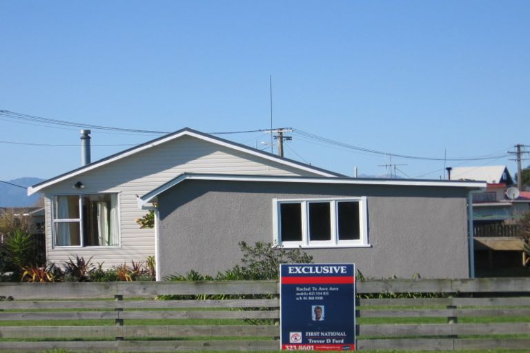 Photo of property in 6 Linklater Avenue, Foxton Beach, Foxton, 4815