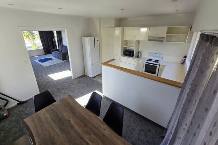 Photo of property in 88 Chivalry Road, Glenfield, Auckland, 0629