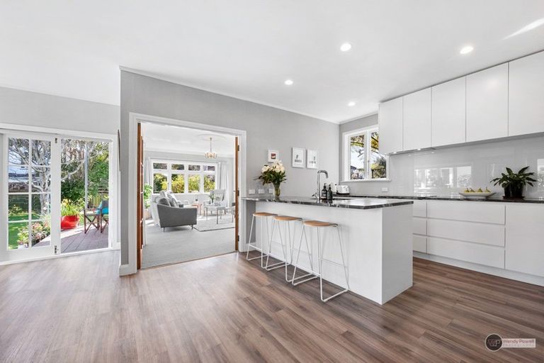 Photo of property in 37 Totara Crescent, Woburn, Lower Hutt, 5010