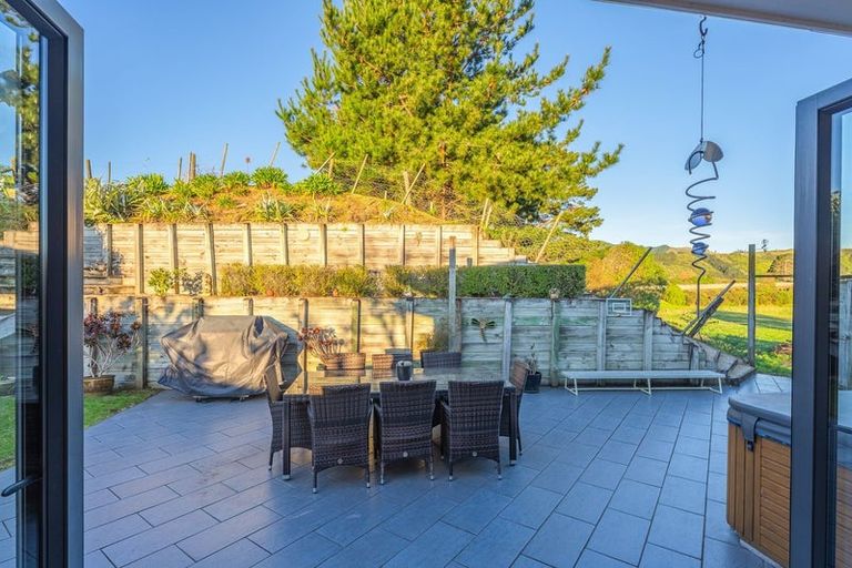 Photo of property in 14 Nugget Grove, Raumati Beach, Paraparaumu, 5032
