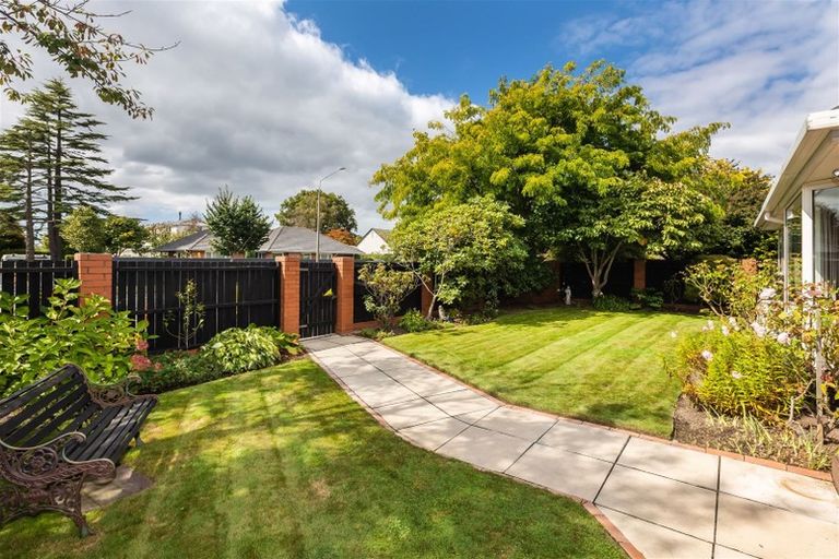 Photo of property in 1/53 Memorial Avenue, Ilam, Christchurch, 8053