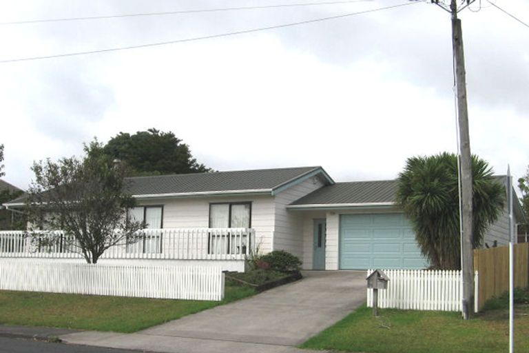 Photo of property in 115 Colwill Road, Massey, Auckland, 0614