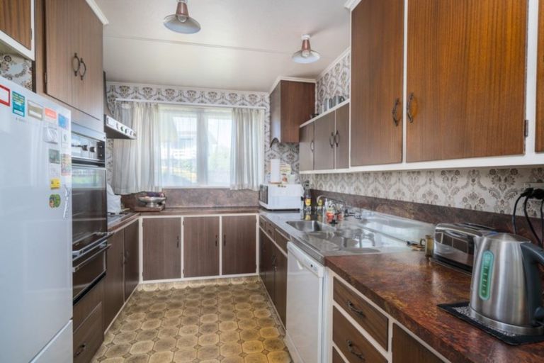 Photo of property in 14 Hinerau Grove, Waipahihi, Taupo, 3330