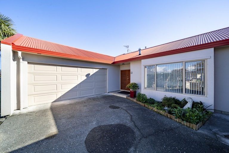 Photo of property in 10 Amanda Place, Mayfair, Hastings, 4122