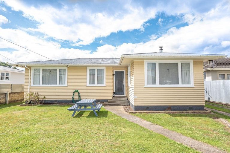 Photo of property in 18 Camellia Avenue, Aramoho, Whanganui, 4500
