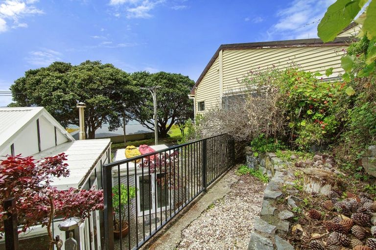 Photo of property in 211 Marine Parade, Seatoun, Wellington, 6022