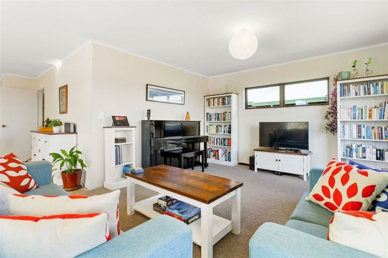 Photo of property in 4150a Great North Road, Glendene, Auckland, 0602